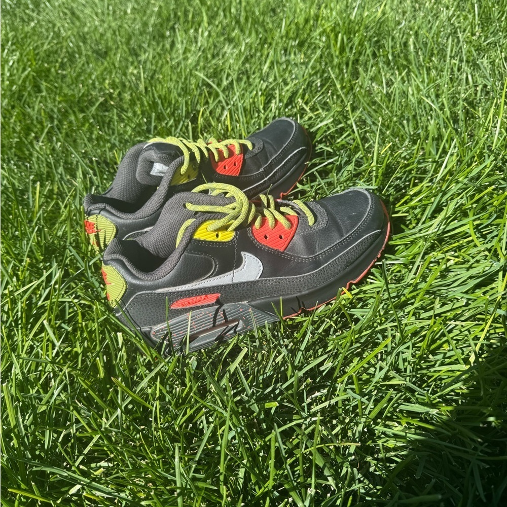Men’s size 5 Nike Air Max